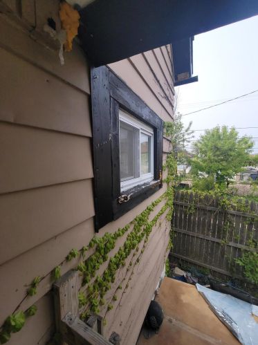 3053 Holton St, Milwaukee WI 53212-2122 exterior