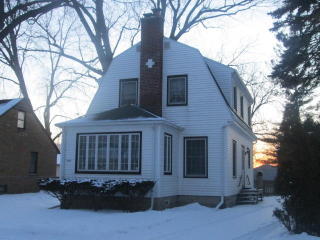 5665 40th St, Milwaukee, WI 53221-3907