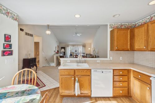 2235 Meadowglen Dr, Grand Rapids MI 49505-6302 exterior