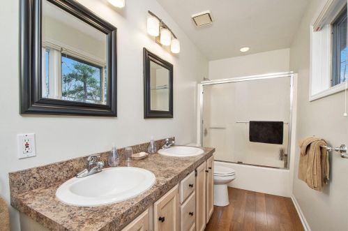 7770 Cascade Rd, Grand Rapids MI 49546-9159 exterior