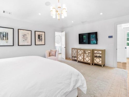 2312 Montview Dr, Atlanta GA 30305-4071 exterior