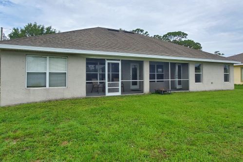 1401 Bougainvillea Ave, Fort Pierce FL  34953-7302 exterior