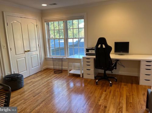 3946 Highwood Ct, Washington DC 20007-2131 exterior