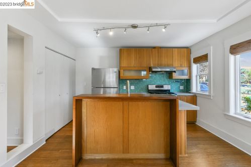 1241 Burnett St, Berkeley CA 94702-2407 exterior