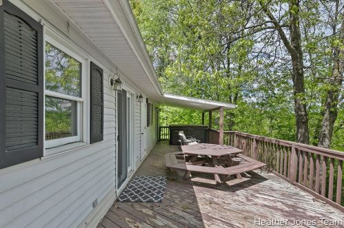 5682 Bartonville Rd, Belding MI 48809-8708 exterior