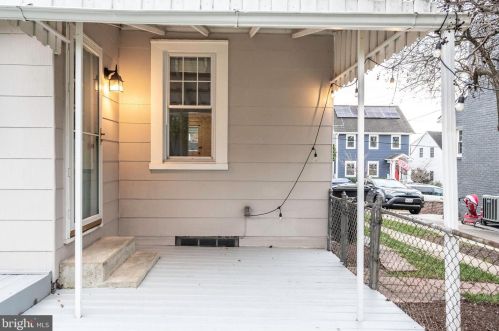 16 Masonic View Ave, Alexandria VA  22301-2204 exterior