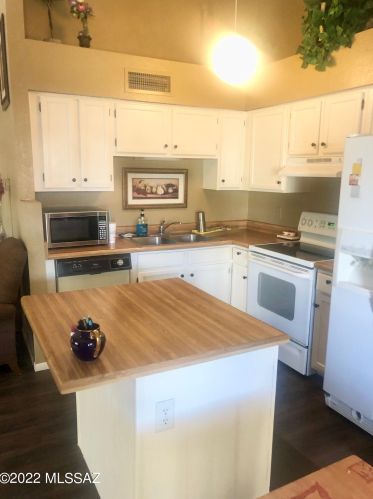 3001 Avenida Obregon, Tucson AZ 85746-7945 exterior