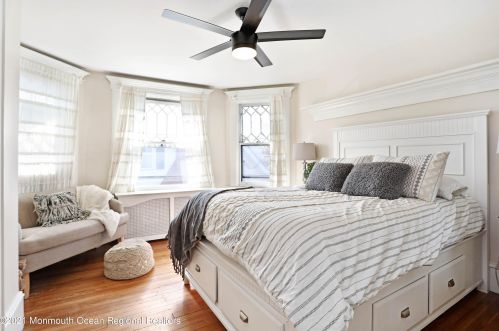 30 Broadway, East Freehold NJ 07728-1813 exterior