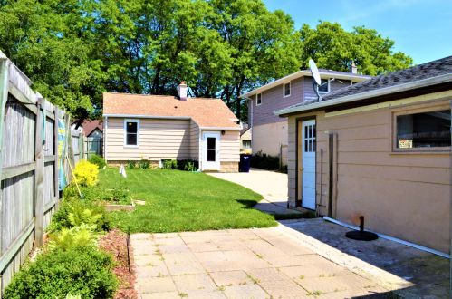 1329 91, Milwaukee WI 53224-4712 exterior