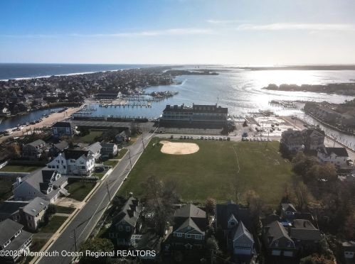 513 Clb Dr, Point Pleasant Beach NJ 08742-5017 exterior