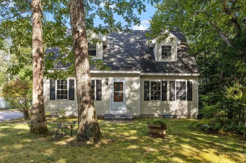 94 Centennial Dr, Concord, NH 03303-7904