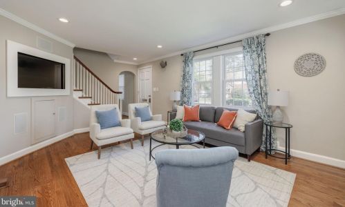 212 Normandy Dr, Silver Spring, MD 20901-3115