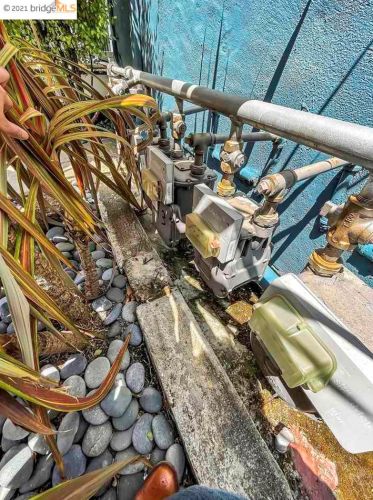 2110 Bonar St, Berkeley CA 94702-1808 exterior