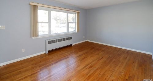 314 Everard St, Huntington Station NY 11746-7008 exterior