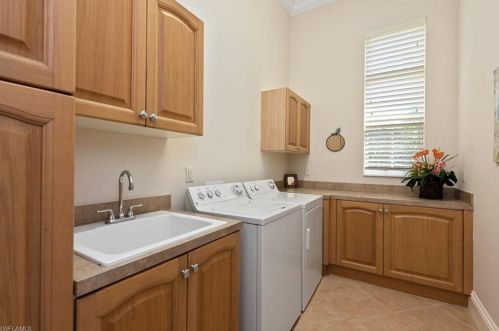 8528 Bellagio Dr, Naples FL 34114-6434 exterior