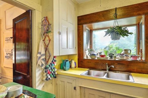 199 Rochambeau Ave, Providence RI 02906-1909 exterior