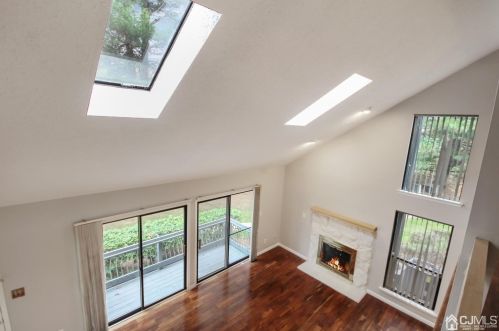 56 Linda Ln, Edison NJ  08820-4502 exterior