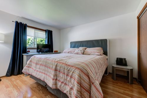 655 Fay Ave, Elmhurst IL 60126-2149 exterior