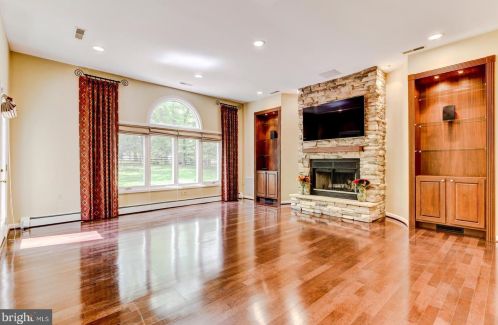 10620 Rock Run Dr, Rockville, MD 20854-1754