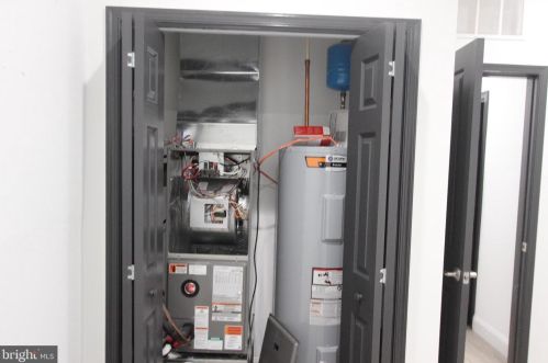 1802 11 St, Washington DC 20001-4018 exterior