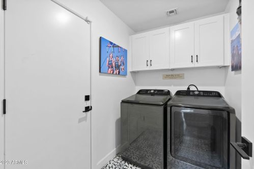 5201 34th St, Phoenix AZ  85018-1440 exterior