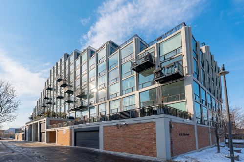 61 15th St, Chicago, IL 60605-2726