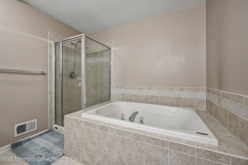 77 Ironwood Ct, Middletown NJ 07748-1917 exterior