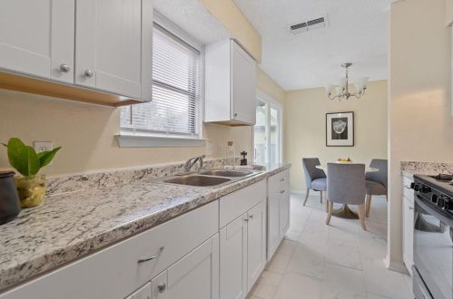 6913 Colony Loop Dr, Austin TX 78724-3751 exterior