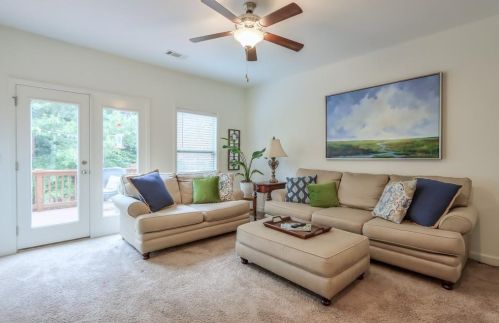 7360 Glisten Ave, Atlanta GA 30328-2876 exterior