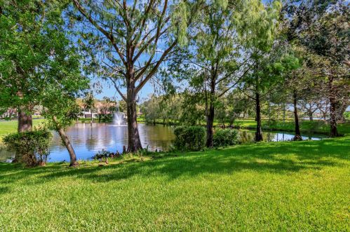 2303 Aspen Way, Boynton Beach FL 33436-6611 exterior