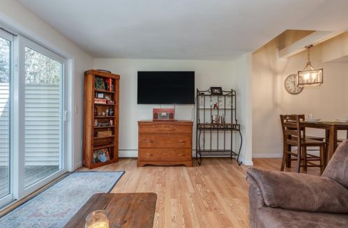 49 Bluffs Dr, Concord NH  03303-1579 exterior