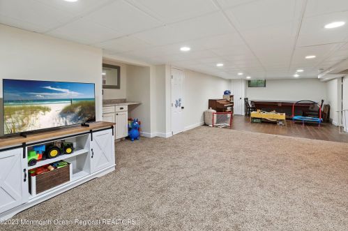 25 Crst Dr, Little Silver NJ 07739-1318 exterior