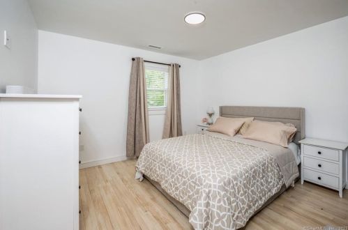 37 Walnut Hill Rd, Ridgefield CT  06877-2906 exterior