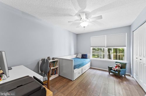 72 Holly Ct, Trenton NJ 08619-4636 exterior