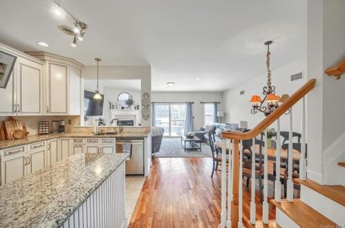 51 Oak Hill Rd, Middletown, NY 10941-1365