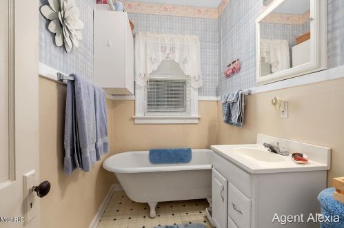 1019 Fremont Ave, Grand Rapids MI 49504-4109 exterior