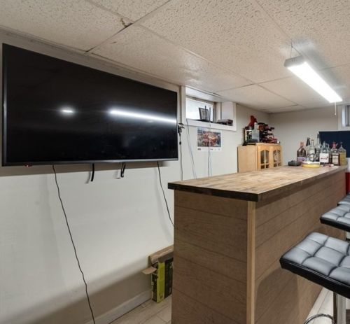 31 Ravenwood St, Springfield MA 01119-2202 exterior