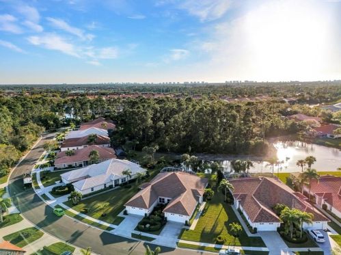 5893 Northridge Dr, Naples FL 34110-2376 exterior