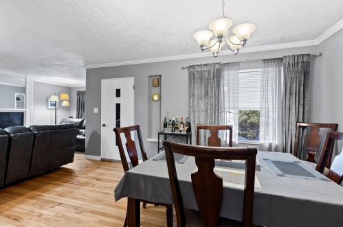 2524 60, Milwaukee WI 53219-2621 exterior