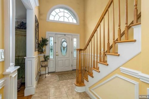 245 Oldfield Ave, Hasbrouck Heights, NJ 07604-2634