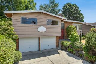 7040 39 Ave, Seattle WA  98105-2211 exterior