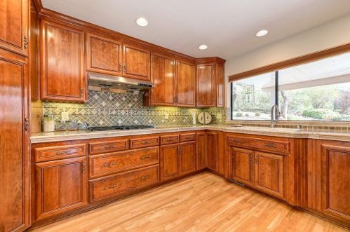 9811 Blue Lk Dr, Folsom CA 95630-1909 exterior