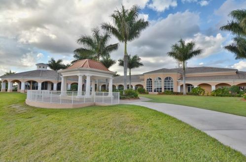 3572 Islandwalk Cir, Naples FL 34119-1613 exterior