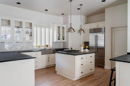 3315 Bridle Path, Austin TX 78703-2605 exterior