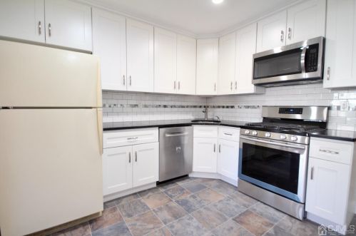 288 Constitution Cir, New Brunswick NJ  08902-3515 exterior