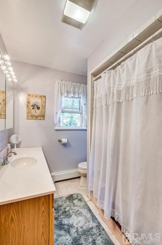 149 Vineyard Rd, Edison NJ 08817-4784 exterior