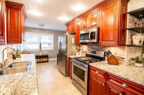 895 Parkside Ave, Elmhurst IL 60126-5027 exterior