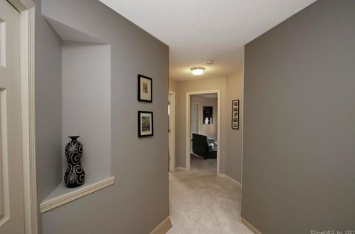 16 Highland Ave, Ellington CT 06029-3796 exterior