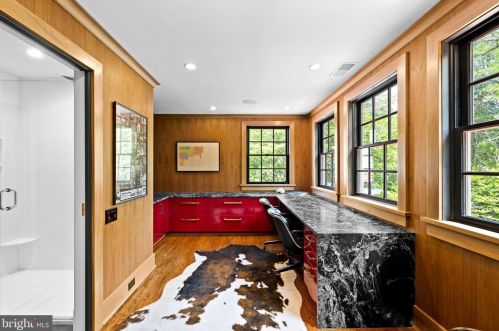 104 Mermaid Ln, Philadelphia PA 19118-3246 exterior