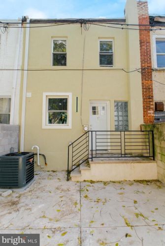 2744 Marshall St, Philadelphia PA 19133-0023 exterior